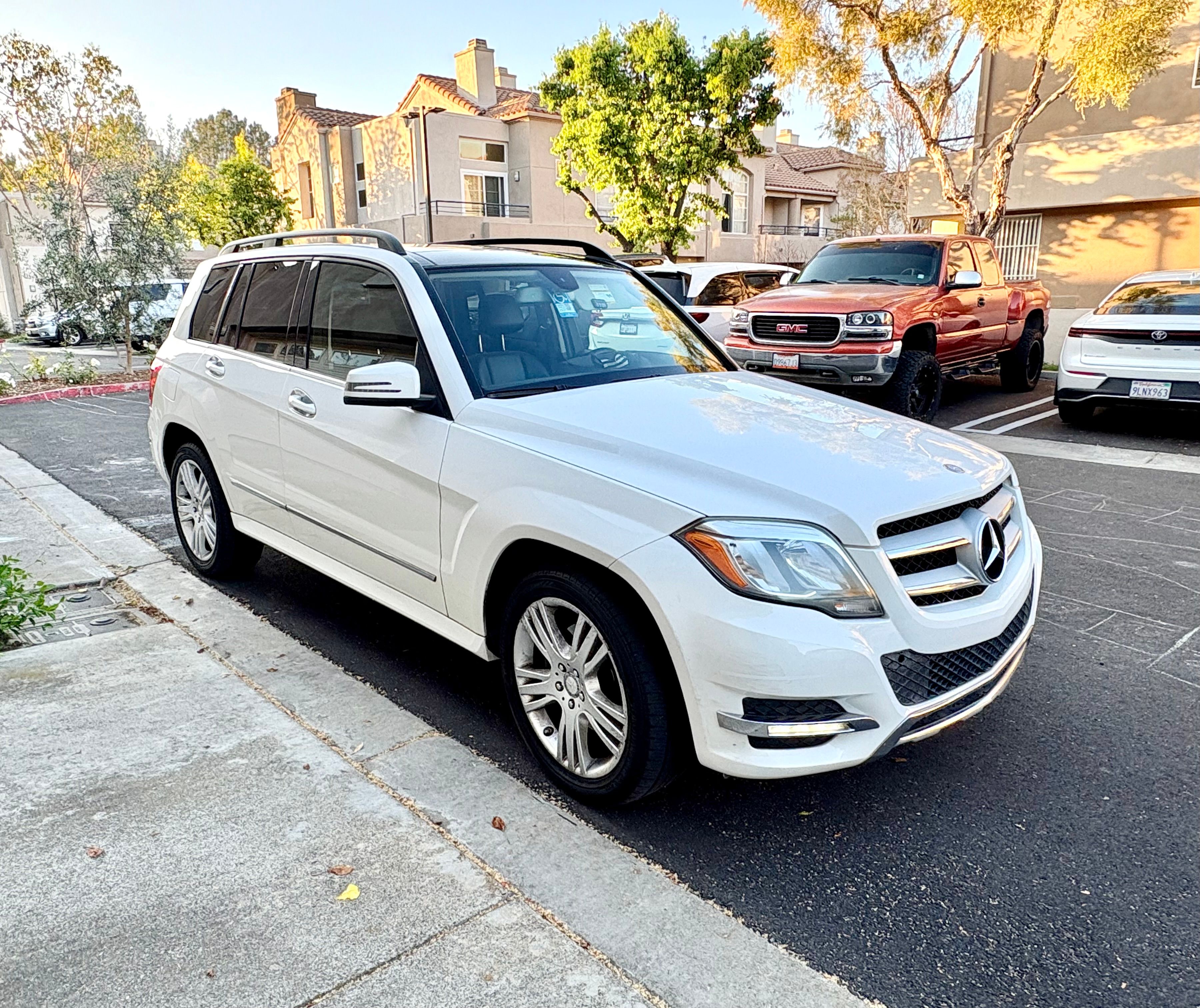Used 2013 Mercedes-Benz GLK 250 BlueTEC 4MATIC image 11