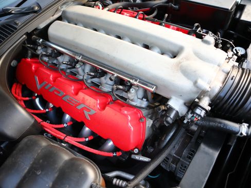 Used 2004 Dodge Viper SRT-10 image 2