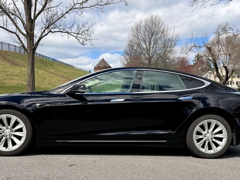 Used 2016 Tesla Model S 60D image 2