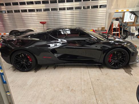 Used 2023 Chevrolet Corvette Z06 w/ Engine Appearance Package image 9