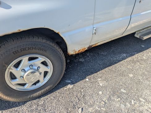 Used 2006 Ford E-150 and Econoline 150 XLT Van 3D image 15