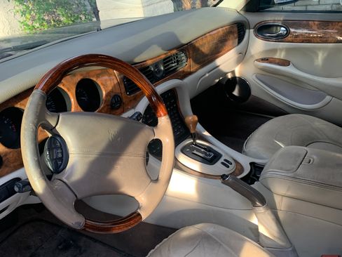 Used 2001 Jaguar XJ Vanden Plas image 5