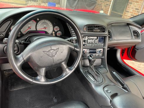 Used 1998 Chevrolet Corvette Coupe w/ Memory Pkg RWD image 11