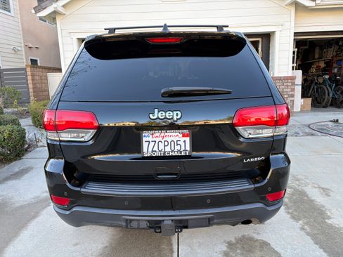 Used 2017 Jeep Grand Cherokee Laredo w/ Quick Order Package 2BE image 8