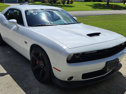 Used 2018 Dodge Challenger SRT image 1