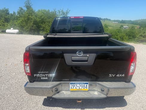 Used 2015 Nissan Frontier SV AWD/4WD image 4