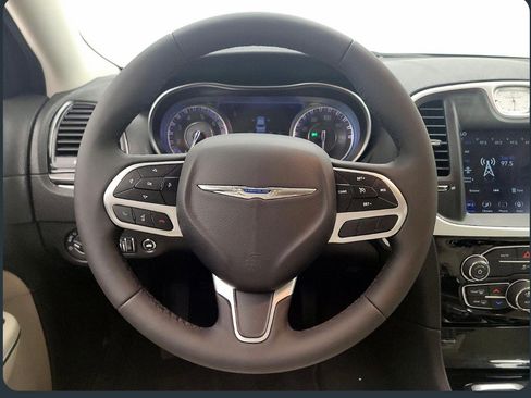 Used 2023 Chrysler 300 Touring w/ Sport Appearance Package image 5