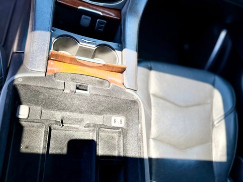 Used 2018 Cadillac Escalade ESV Luxury AWD/4WD image 9