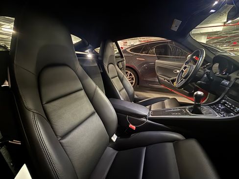 Used 2022 Porsche 718 Cayman Coupe 2D image 17