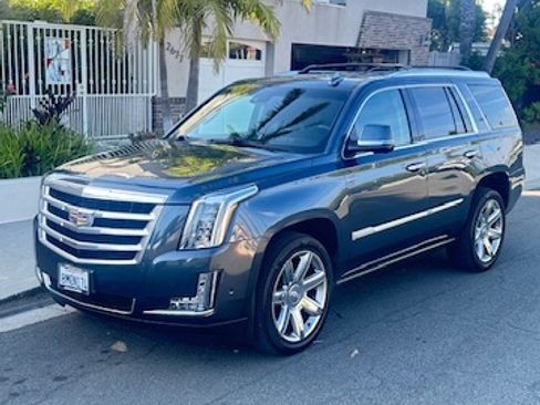 Used 2019 Cadillac Escalade Premium Luxury image 10