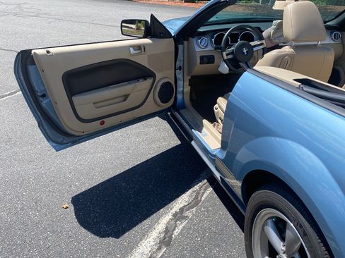 Used 2006 Ford Mustang Premium RWD image 10