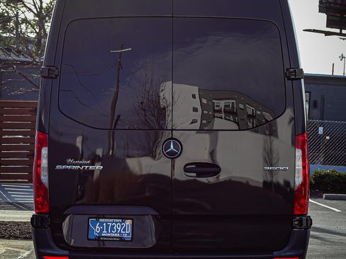 Used 2023 Mercedes-Benz Sprinter 3500 image 8