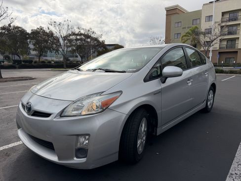 Used 2010 Toyota Prius Three image 1