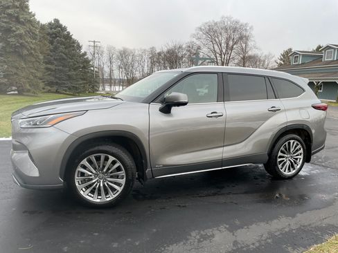 Used 2025 Toyota Highlander Limited image 5