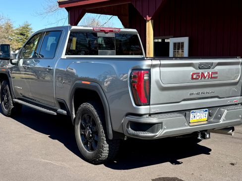 Used 2024 GMC Sierra 2500 AT4 w/ Technology Package image 4