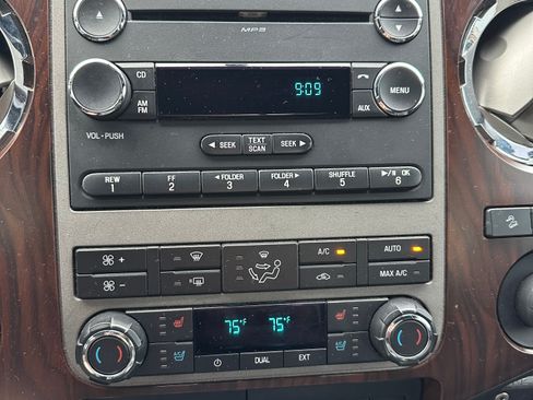 Used 2012 Ford F250 Lariat w/ Lariat Interior Pkg image 9