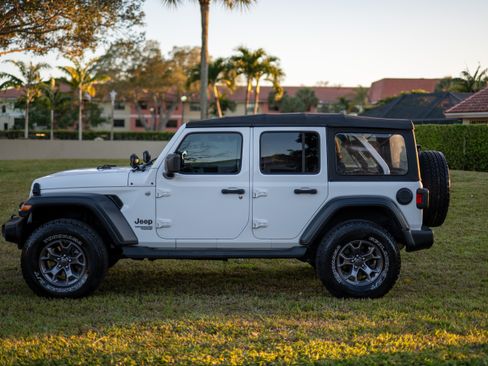 Used 2018 Jeep Wrangler Unlimited Sport image 2