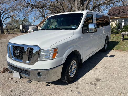 Used 2015 Nissan NV 3500 SL w/ Technology Package image 4
