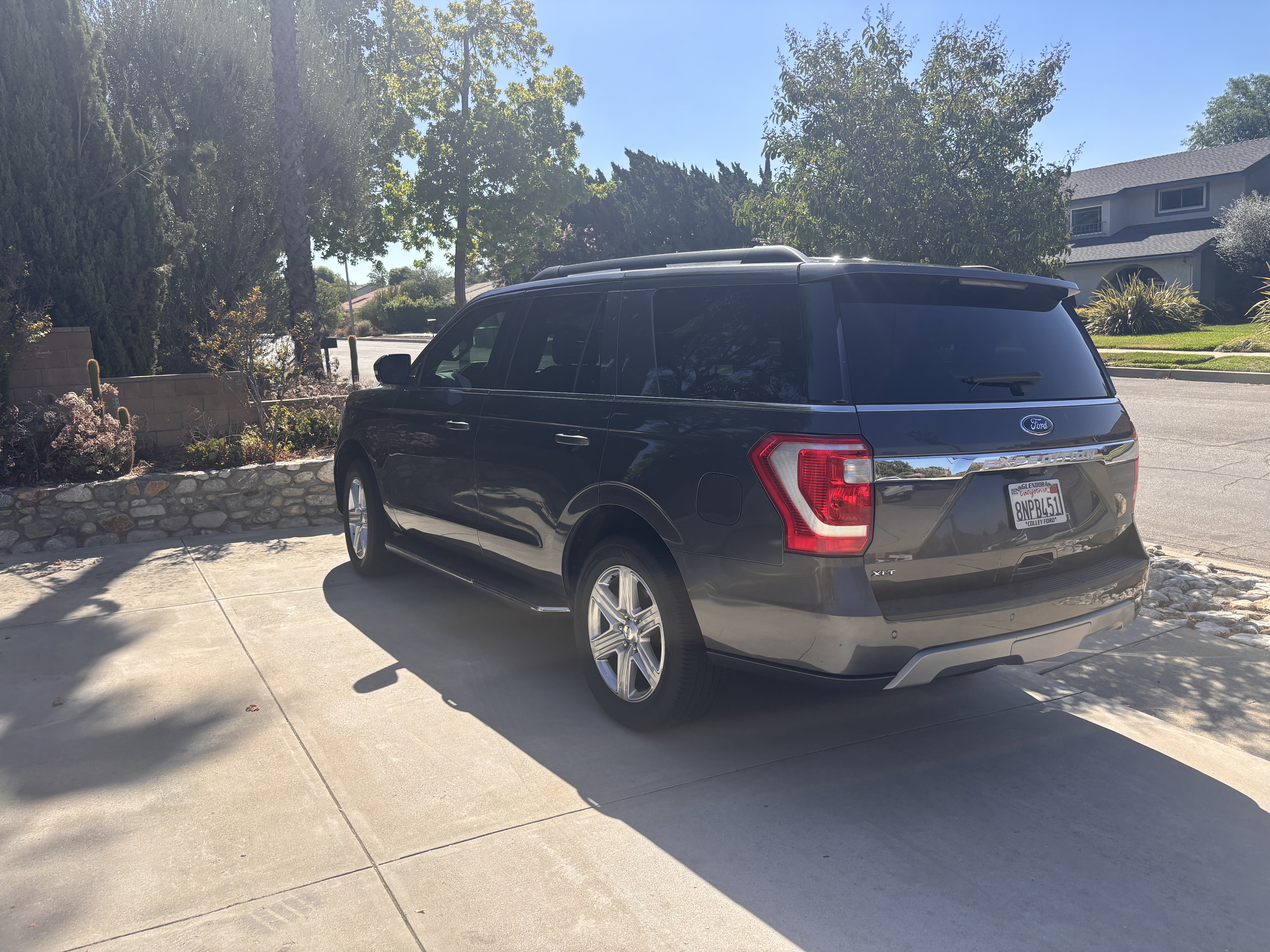 Used 2019 Ford Expedition XLT w/ Equipment Group 202A RWD image 2