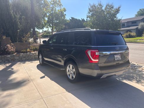 Used 2019 Ford Expedition XLT w/ Equipment Group 202A RWD image 2