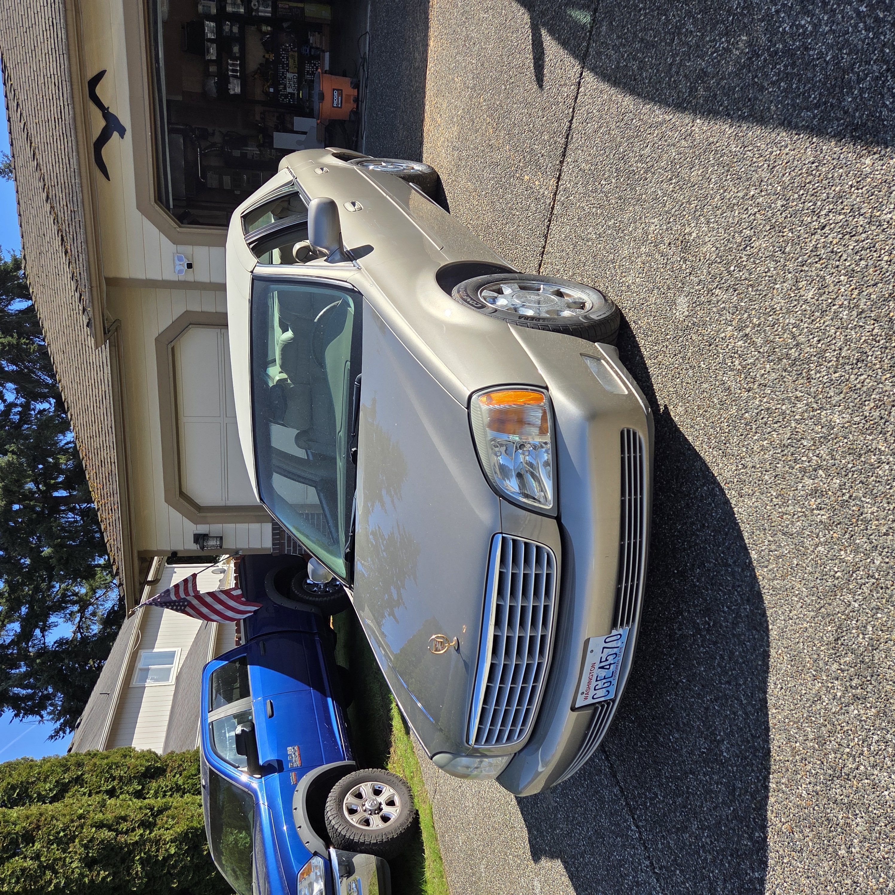 Used 2002 Cadillac De Ville w/ Comfort/Convenience Pkg FWD image 2