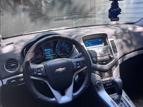 Used 2013 Chevrolet Cruze LT FWD image 8
