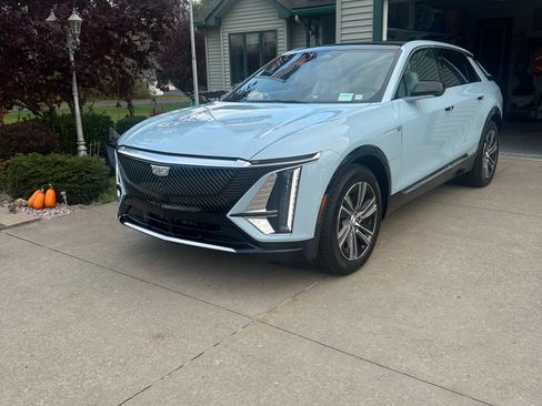 Used 2024 Cadillac Lyriq Luxury w/ LPO, Floor Liner Package image 1