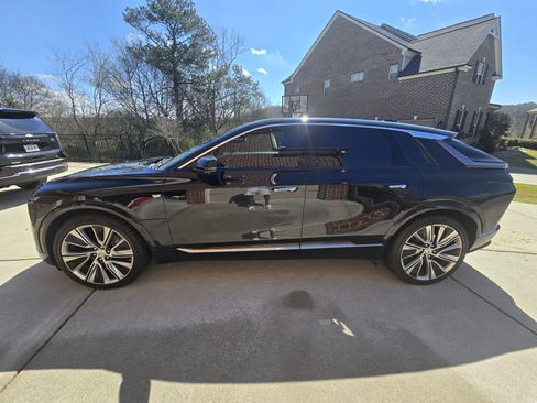 Used 2024 Cadillac Lyriq Luxury w/ LPO, Floor Liner Package AWD/4WD image 4