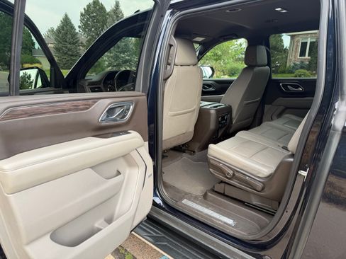 Used 2021 Chevrolet Suburban LT AWD/4WD image 13