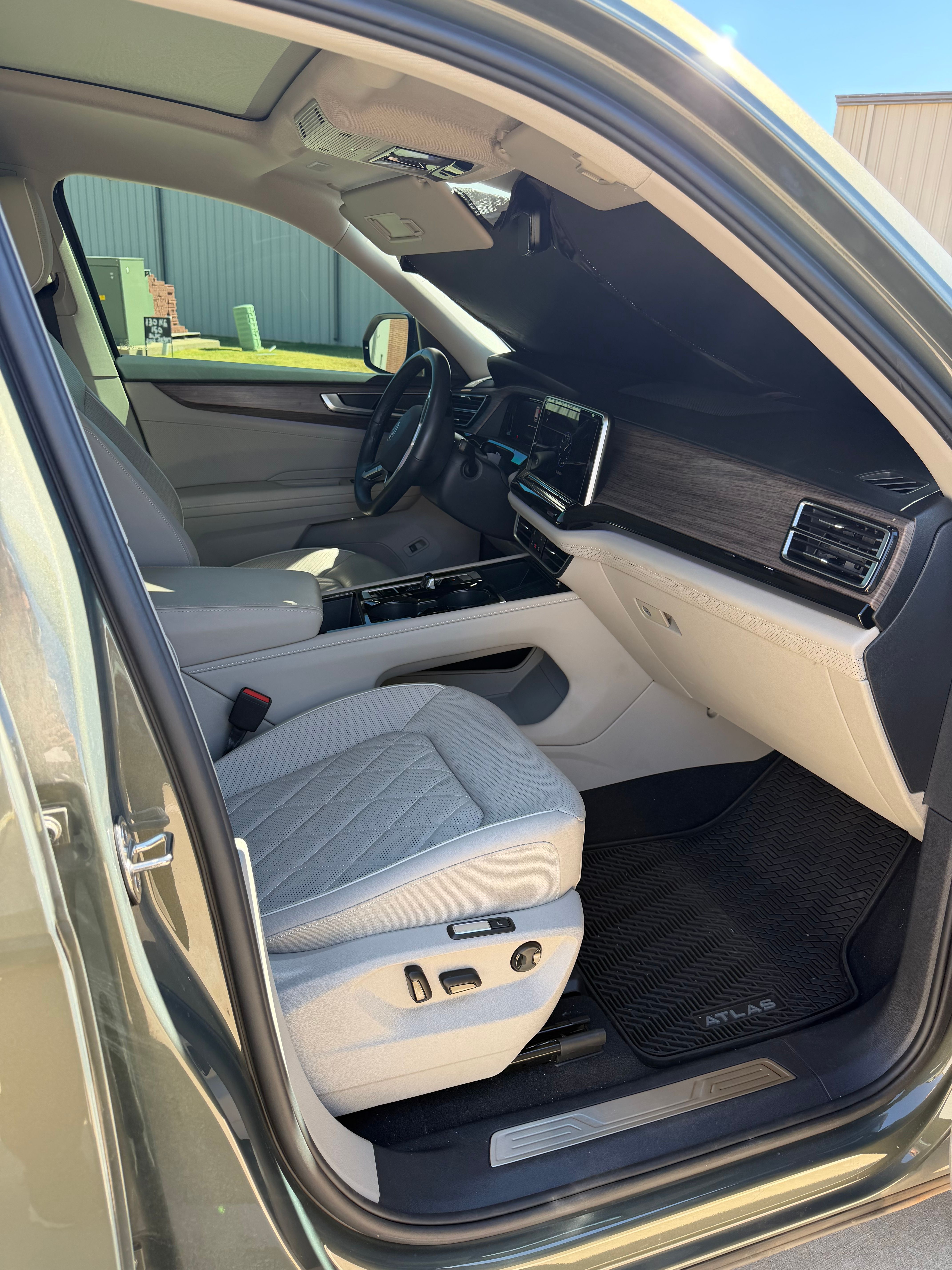 Used 2025 Volkswagen Atlas SEL Premium R-Line AWD/4WD image 8