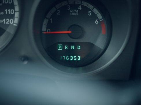 Used 2010 Dodge Avenger SXT image 28