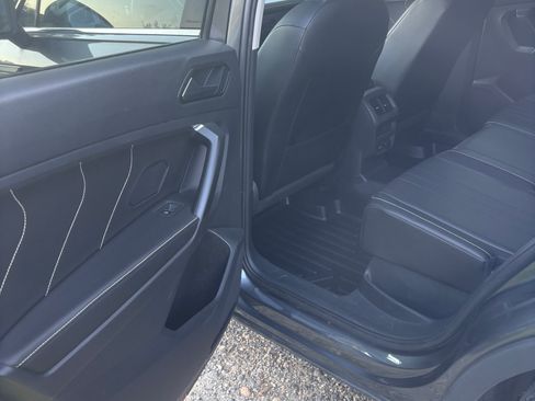 Used 2022 Volkswagen Tiguan SE w/ Panoramic Sunroof Package AWD/4WD image 13