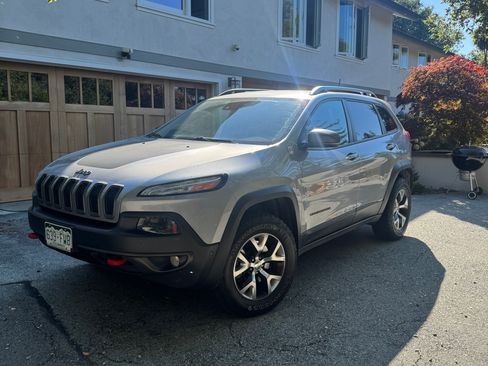 Used 2016 Jeep Cherokee Trailhawk w/ Comfort/Convenience Group AWD/4WD image 1
