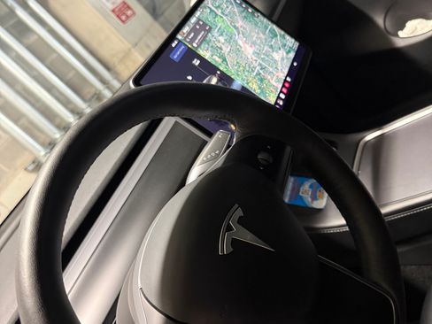 Used 2021 Tesla Model Y Long Range AWD/4WD image 10