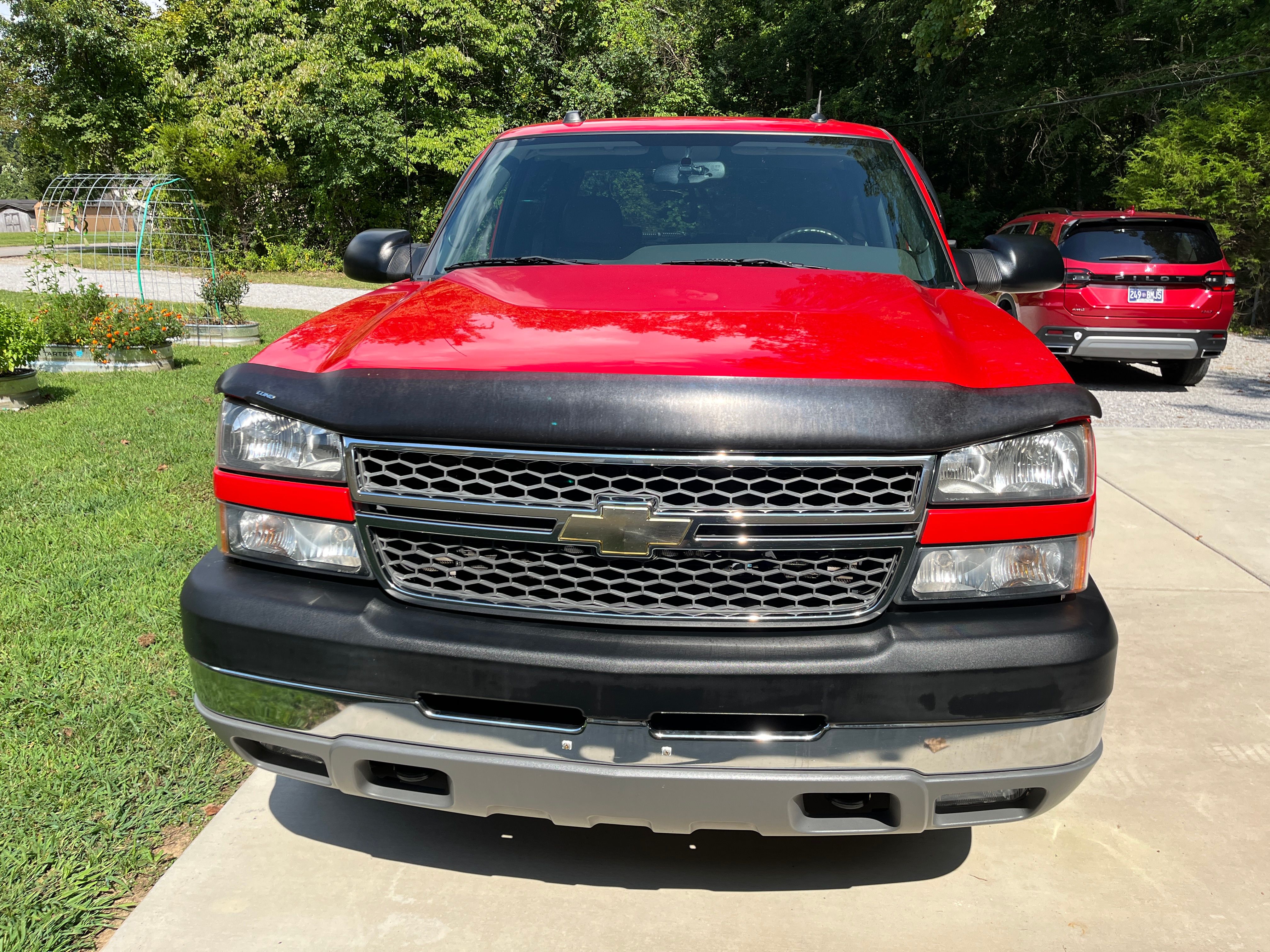 Used 2005 Chevrolet Silverado 2500 LT w/ Heavy-Duty Power Package AWD/4WD image 4