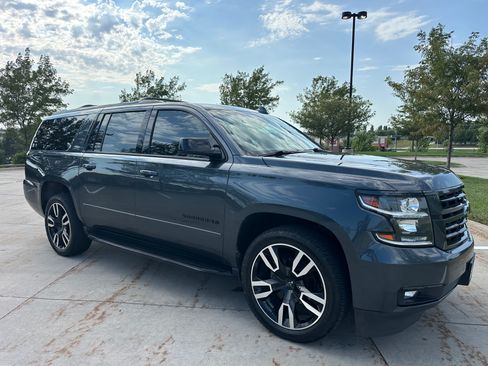 Used 2019 Chevrolet Suburban Premier AWD/4WD image 1