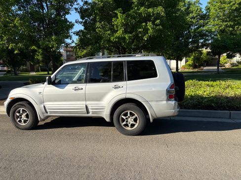 Used 2001 Mitsubishi Montero Limited image 1