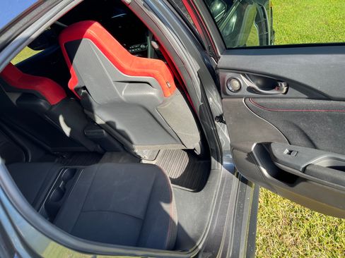 Used 2019 Honda Civic Type R image 9