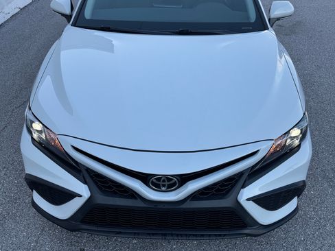 Used 2024 Toyota Camry SE image 2