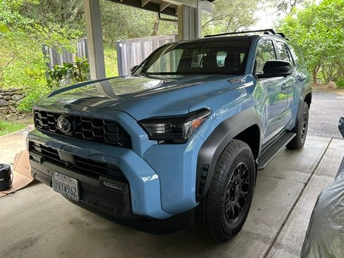 Used 2025 Toyota 4Runner TRD Off-Road Premium AWD/4WD image 2