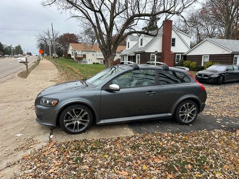 Used 2010 Volvo C30 T5 R-Design image 2