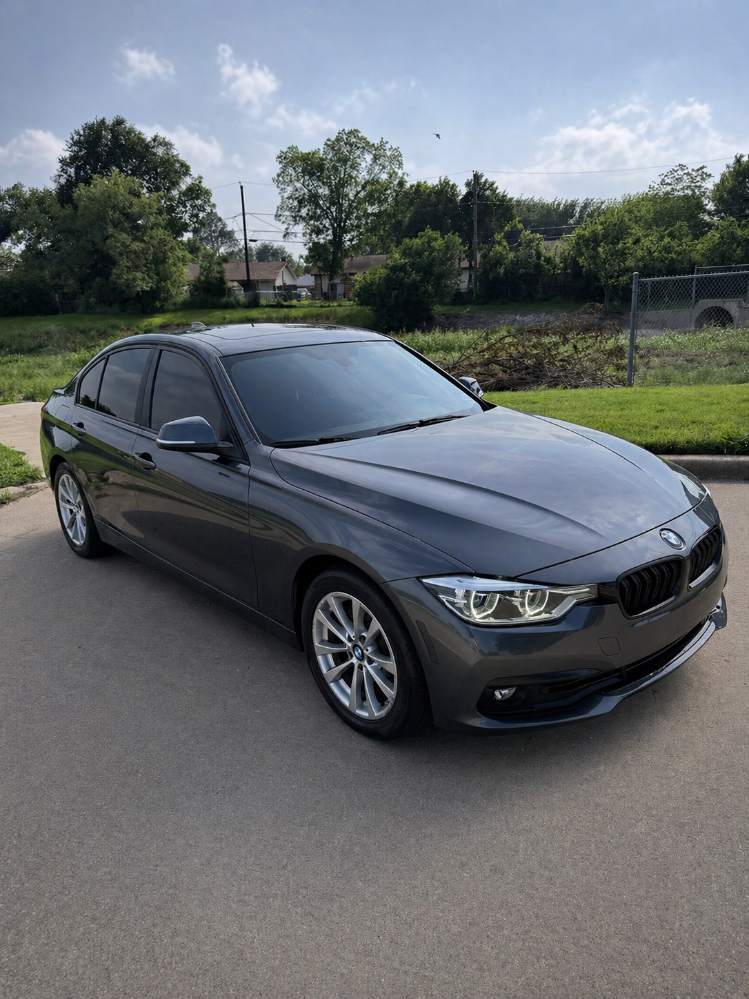 Used 2018 BMW 320i Sedan RWD image 4