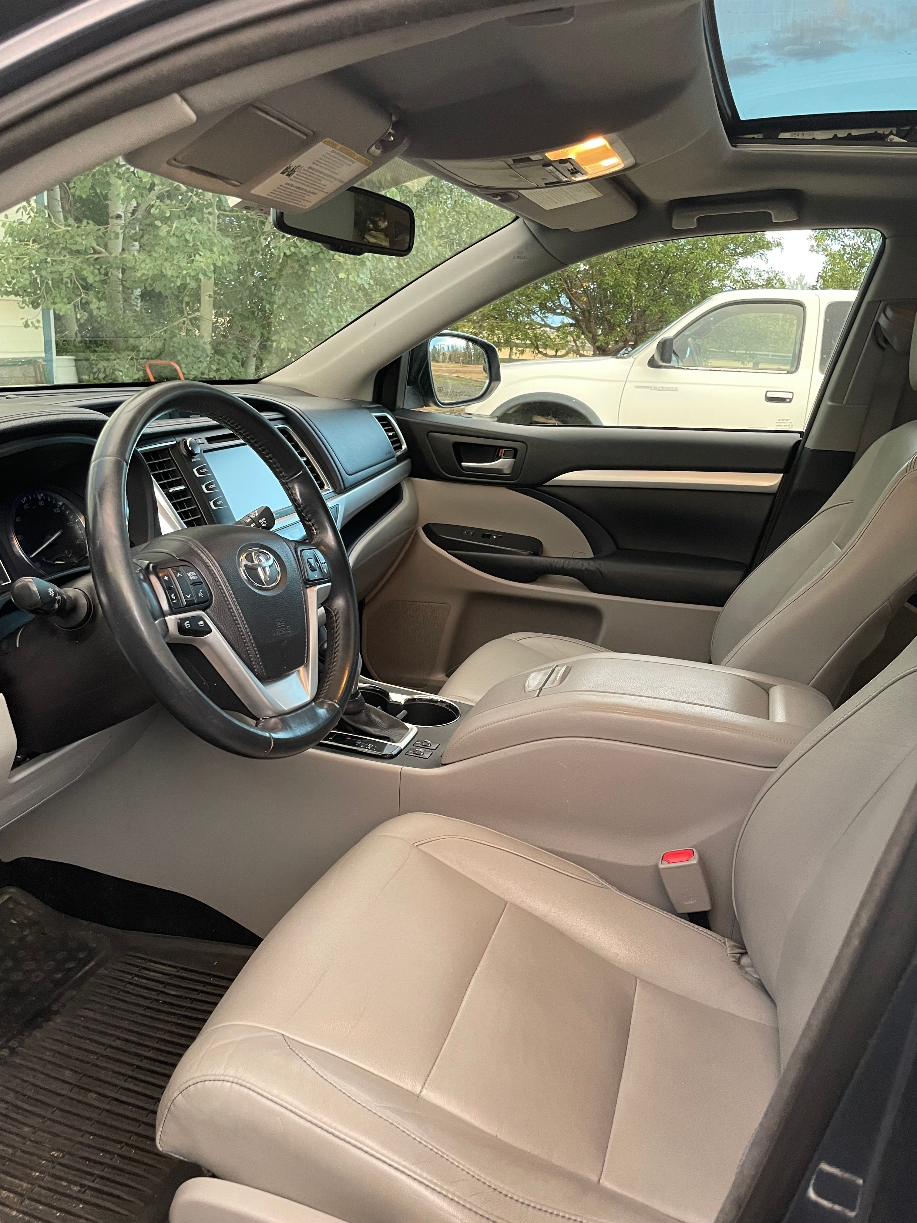Used 2014 Toyota Highlander XLE AWD/4WD image 6