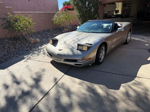 Used 2000 Chevrolet Corvette Convertible 2D w/ Memory Pkg image 9
