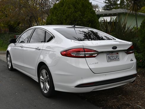 Used 2018 Ford Fusion SE image 6