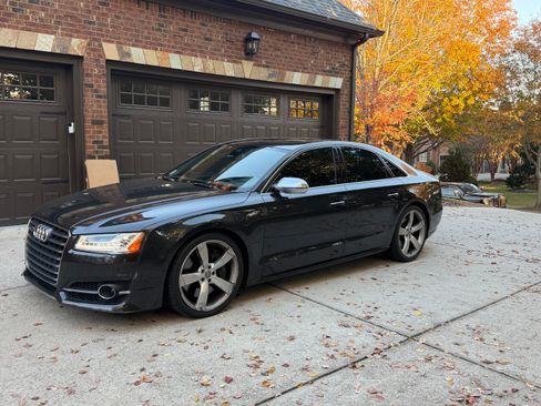 Used 2015 Audi S8 image 11