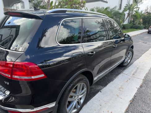 Used 2015 Volkswagen Touareg VR6 image 5