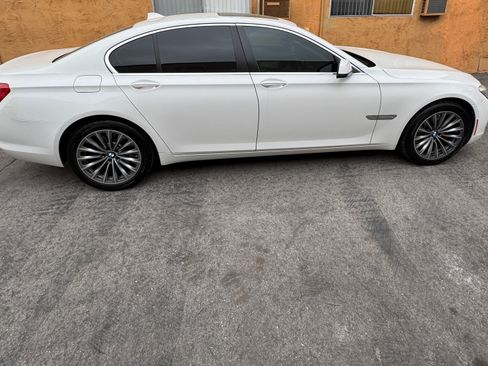 Used 2011 BMW 740i image 2