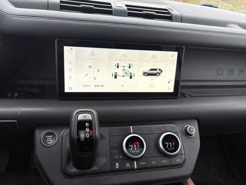 Used 2023 Land Rover Defender 110 X-Dynamic SE image 10