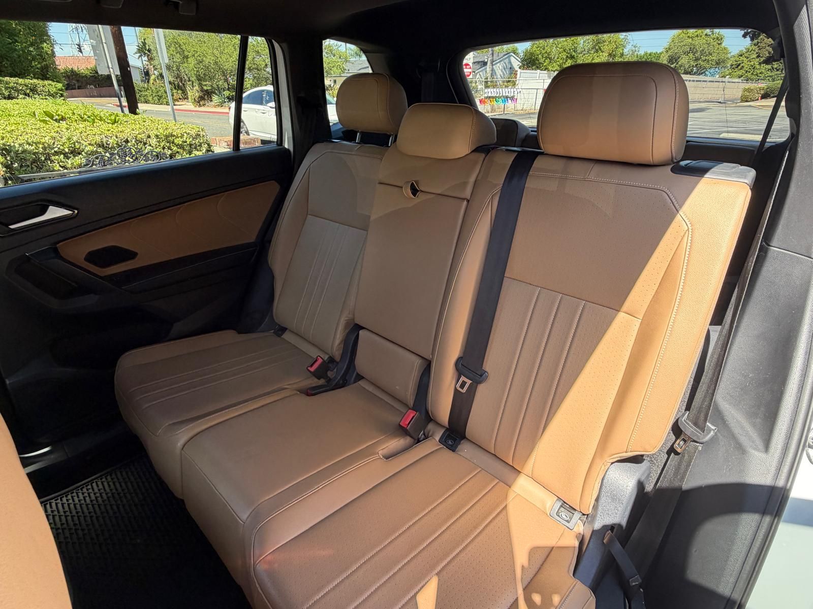 Used 2024 Volkswagen Tiguan SE w/ Panoramic Sunroof Package FWD image 10